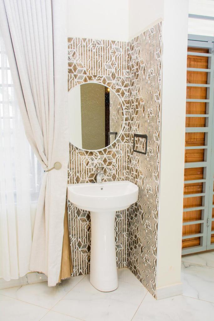 KiliView Homestay - Tap to explore photos
