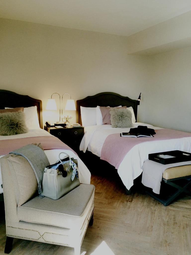 Четырехместный (Номер Делюкс с 2 кроватями размера «queen-size»), Hollywood Hotel - The Hotel of Hollywood Near Universal Studios