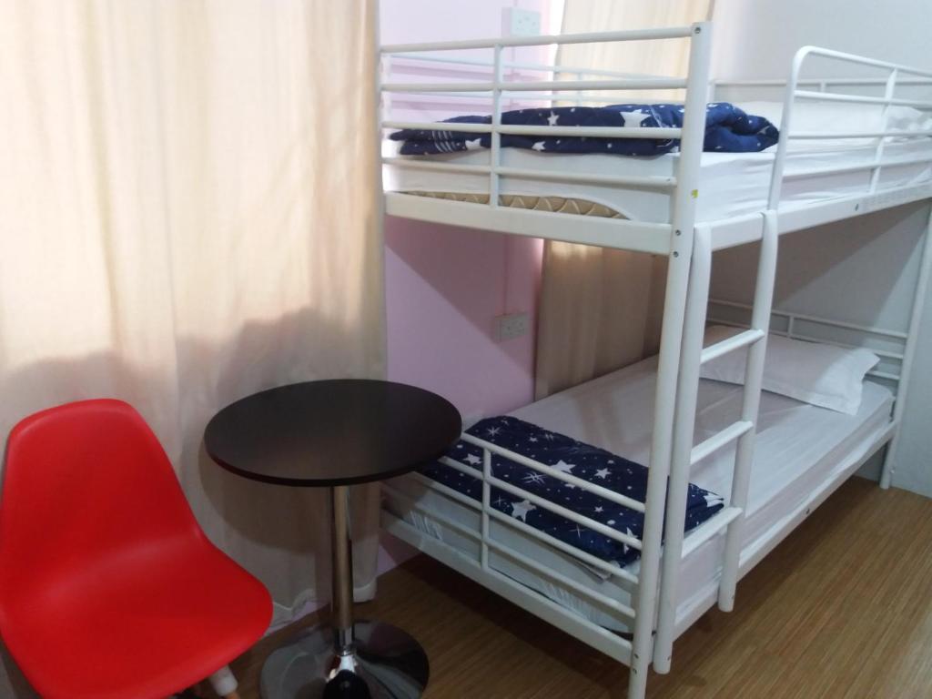 Семейный (Семейный номер с общей ванной комнатой (6 кроватей)), The Hive Singapore Hostel