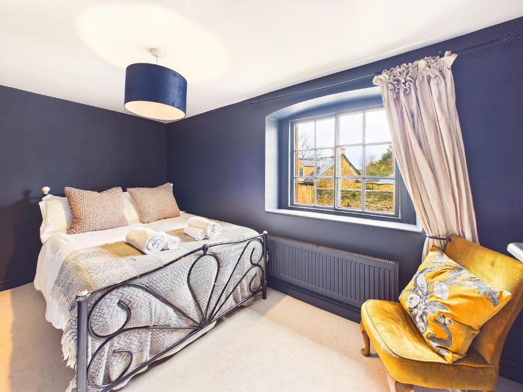 Bay Tree House by Signature Stays - Cosy Cottage - Moreton-in-Marsh - Cotswold - Tap to explore photos