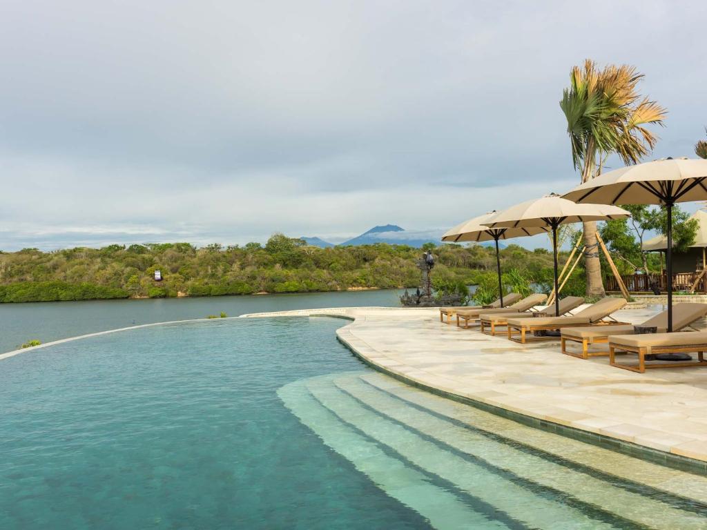 Menjangan Dynasty Resort - Tap to explore photos