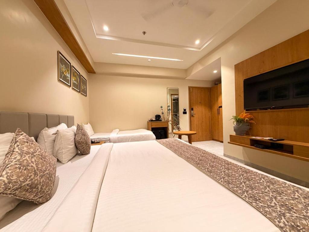 park royal hotel photo 2