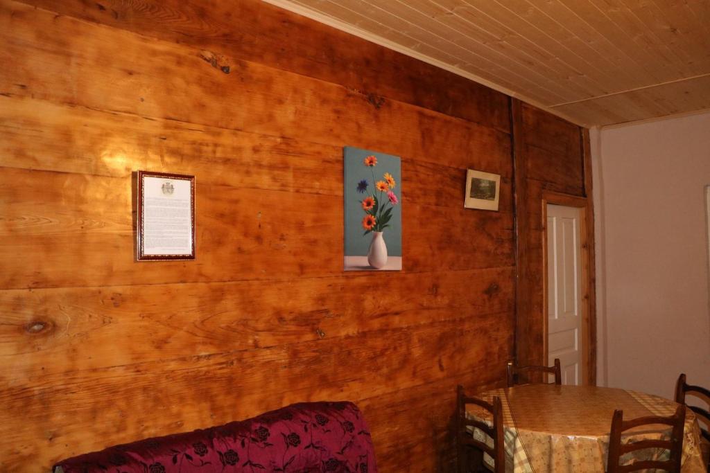 Kipiani Guest House - ყიფიანის სახლი - Tap to explore photos