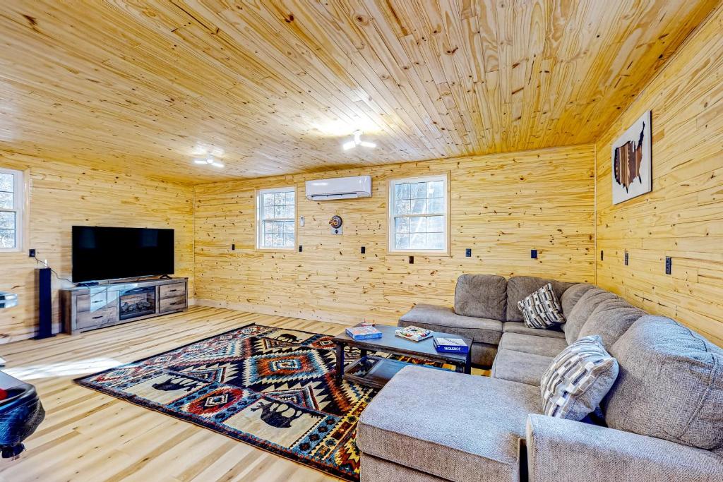 Hot Tub & Fire Pit: Wooded Indiana Escape - Tap to explore photos