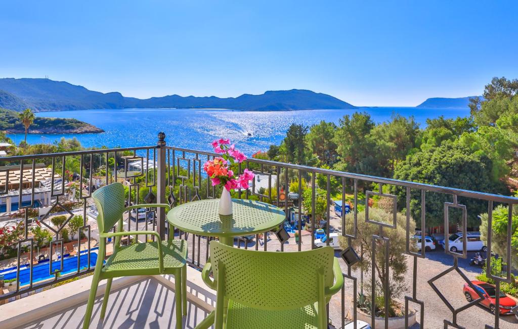 Lale Hotel Room Type - Deluxe Double Room with Balcony and Sea View