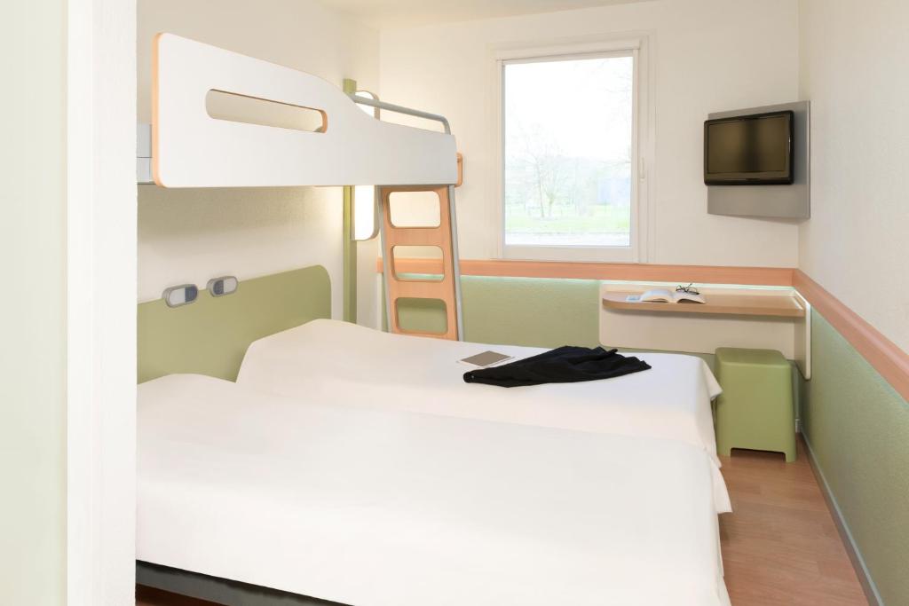 Hotel Ibis Budget Lyon Est Chaponnay - Tap to explore photos