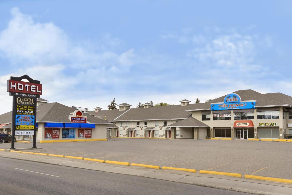 Colonial Square Inn & Suites photo 2