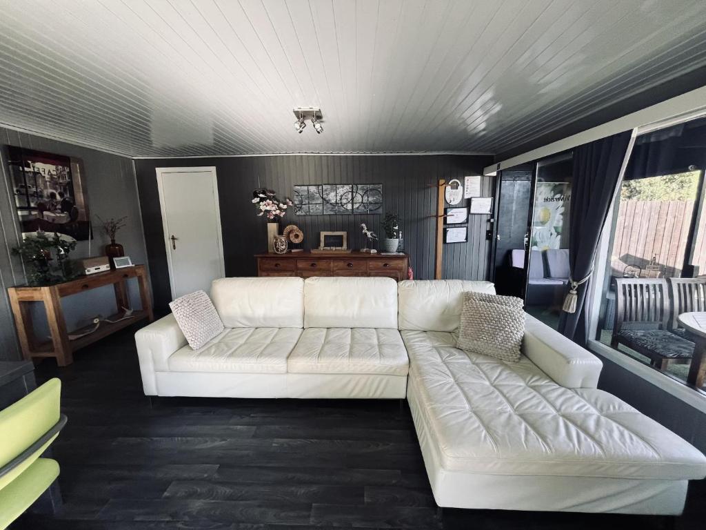 Modern chalet in a small park with a fishing pond photo 1