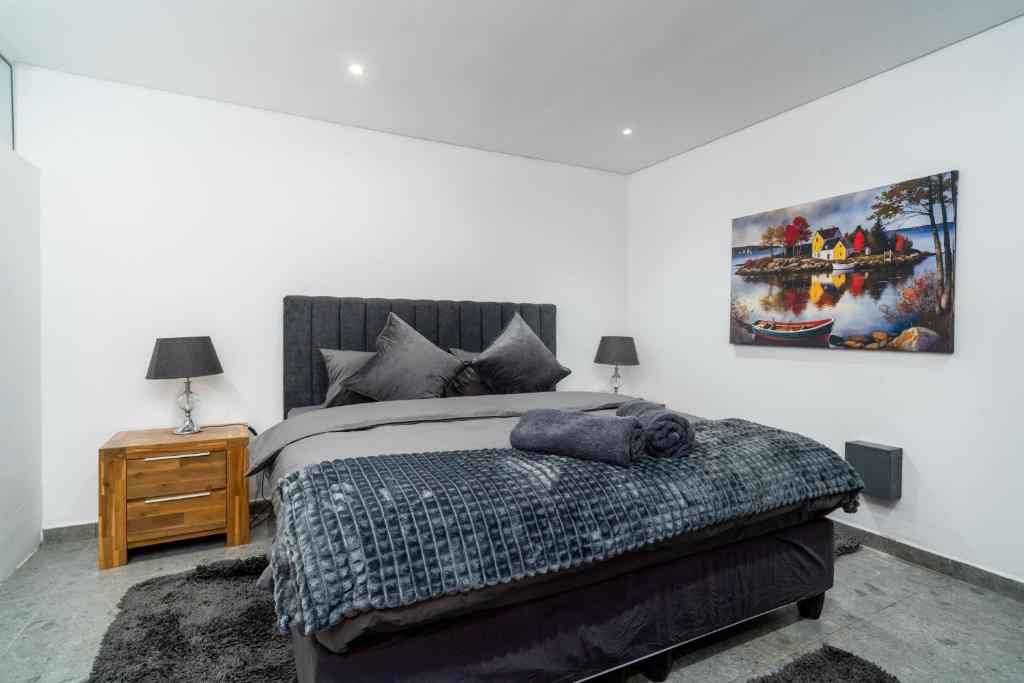 Hout Bay Gem - Elise Way