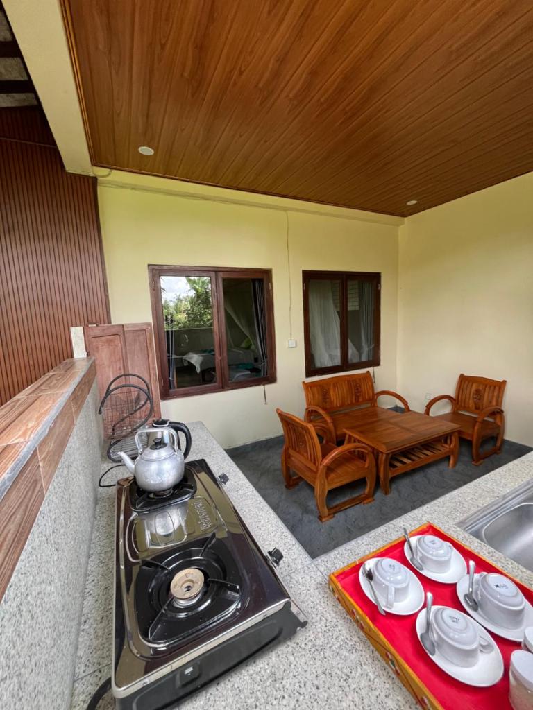 Khrisna Hs and Cottages - Tap to explore photos