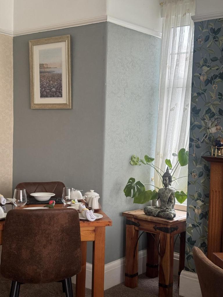 Rosaire Guest House - Tap to explore photos