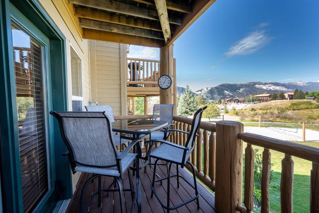 Cozy Comfy Condo MH107 Near Powder Mtn Hot Tub - Tap to explore photos