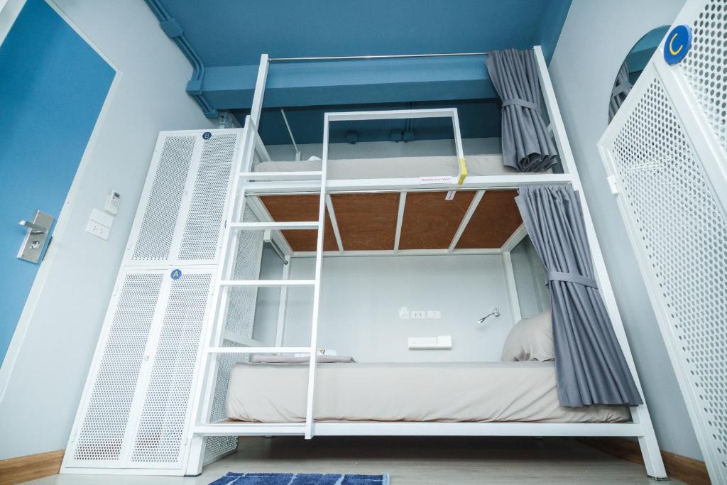 Трехместный (Трехместный номер с общей ванной комнатой), The Moon Hostel Huahin