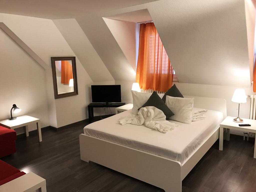 Семейный (Бюджетный семейный номер с видом на сад), INSIDE FIVE - City Apartments
