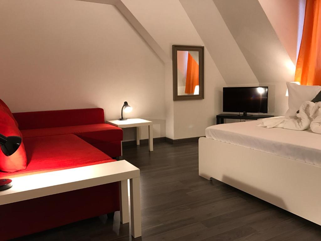 Семейный (Бюджетный семейный номер с видом на сад), INSIDE FIVE - City Apartments
