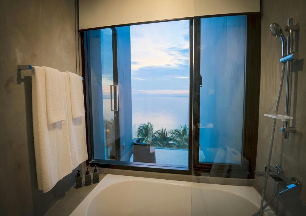 Двухместный (Двухместный номер с 1 кроватью, вид на море), Kalm Bangsaen Hotel