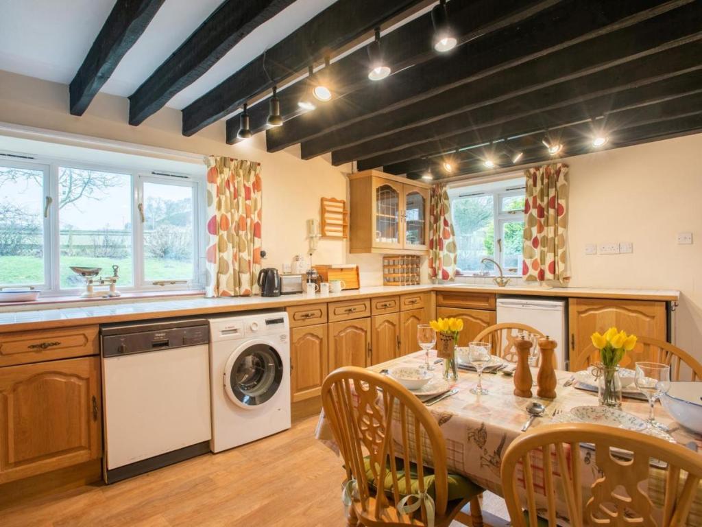 2 Bed in Holt oc-ncc25 - Tap to explore photos
