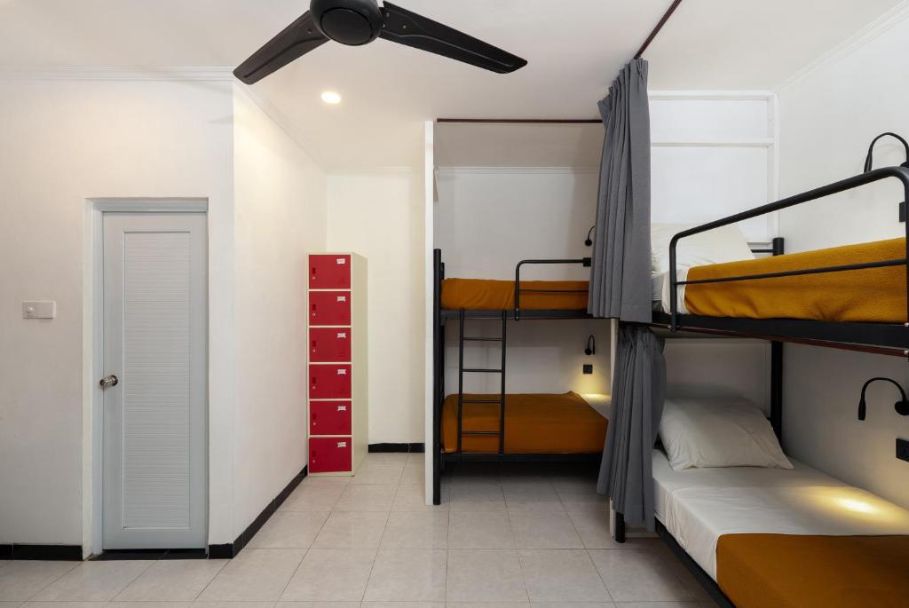Summer of Surf Hostel Uluwatu Room Type - Single Bed in 6-Bed Dormitory Room