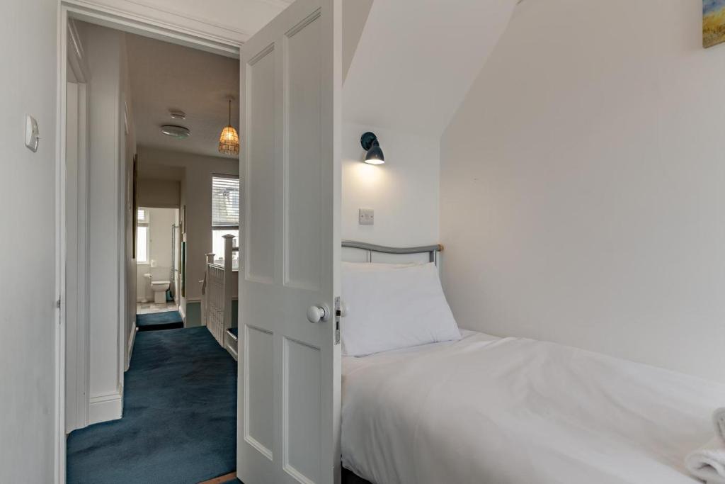 3 Bed in St. Ives oc-chan15 - Tap to explore photos