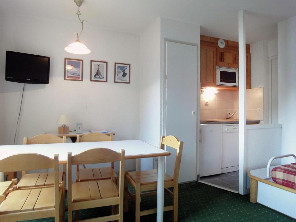 Two bedroom apartment situated on the slopes and close to shops in Meribel Mottaret photo 4