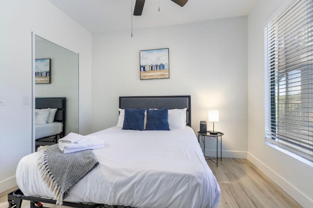 CozySuites at Kierland Commons - Tap to explore photos