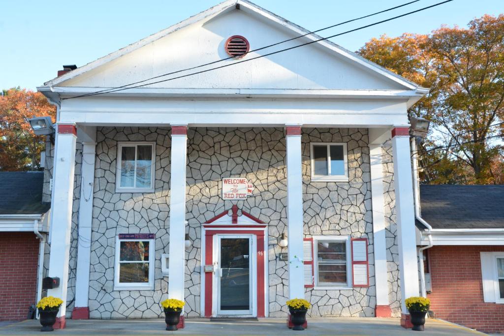 Red Fox Motel image