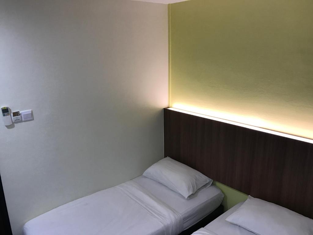 L Hotel at 51 Desker photo 2
