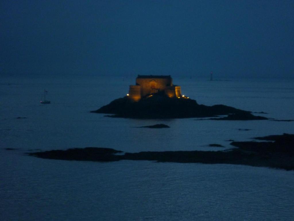 Семейный (Семейный номер с видом на море (5 взрослых)), Hôtel-Restaurant La Porte Saint Pierre