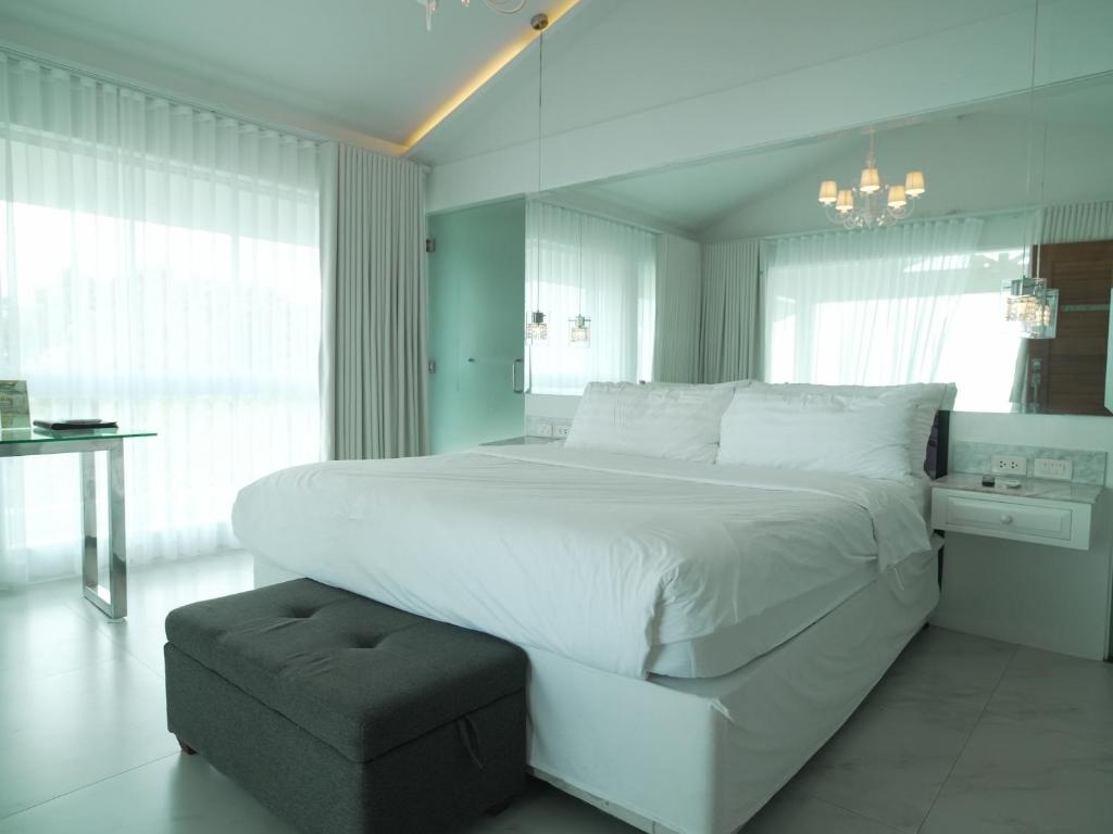 The Carmelence View Villa - Tap to explore photos