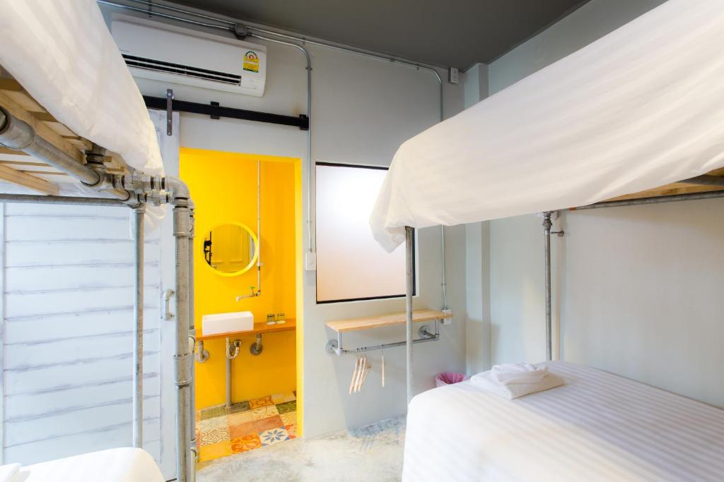 Четырехместный (Четырехместный номер с собственной ванной комнатой), Bloo Hostel