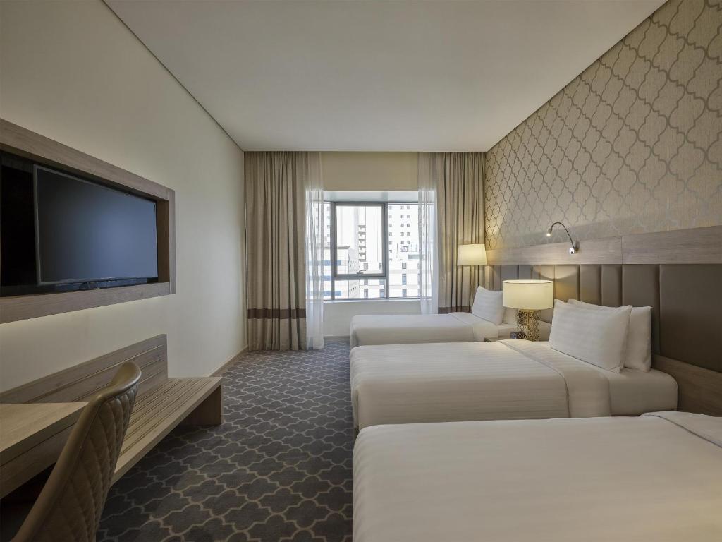 DoubleTree by Hilton Makkah Aziziyah Room Type - Triple Deluxe Room with City view DoubleTree by Hilton Makkah Aziziyah Room Type - Triple Deluxe Room with City view