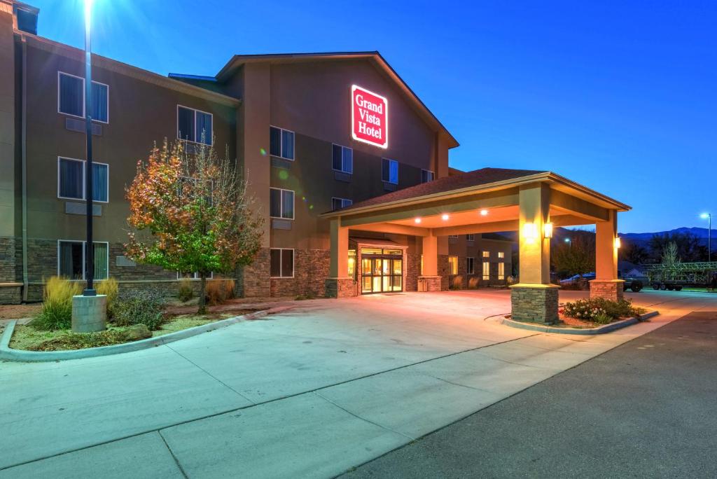 Grand Vista Hotel Parachute image