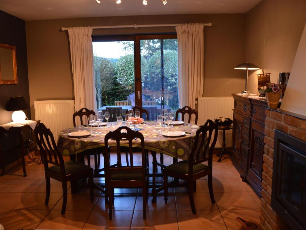 Modern Holiday Home in Stavelot with Fireplace photo 4