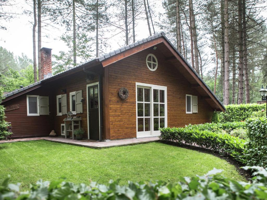 Luxurious Chalet in Oud Turnhout with Large Garden