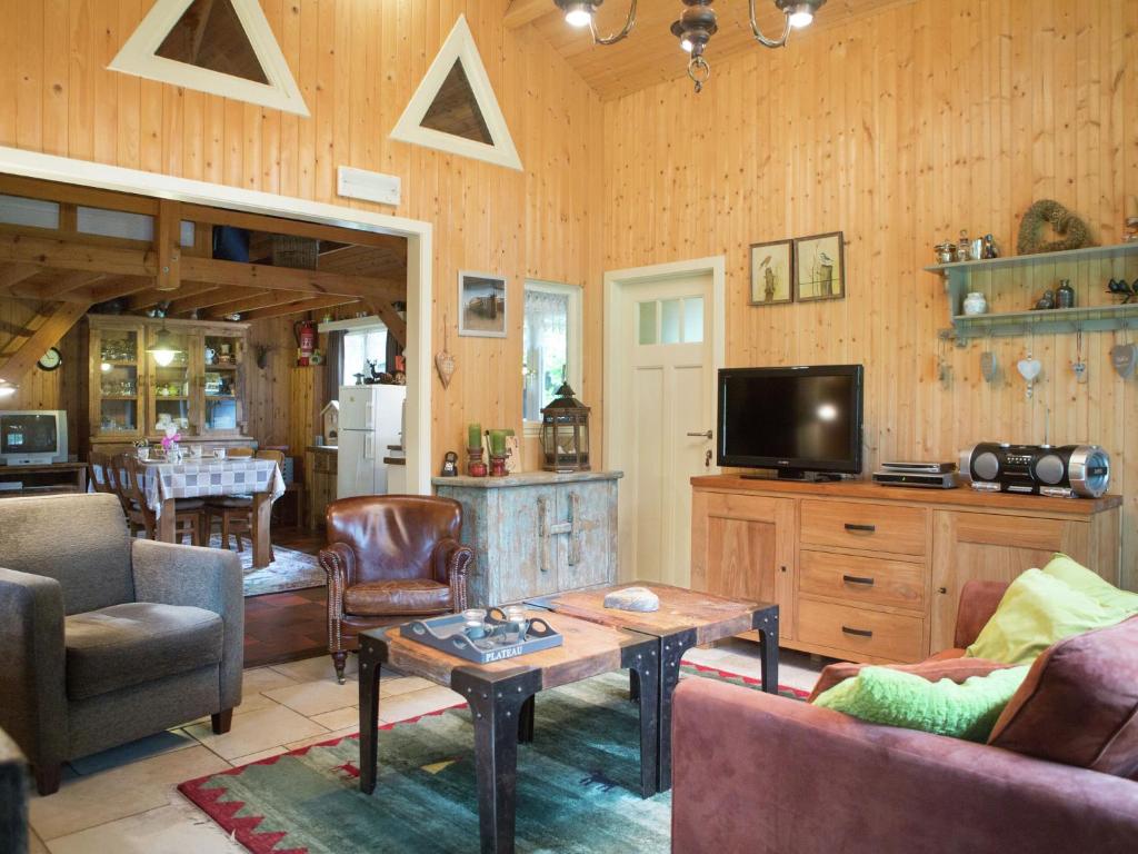Luxurious Chalet in Oud Turnhout with Large Garden photo 1