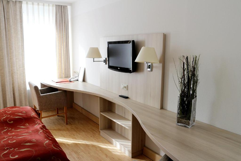 Двухместный (Улучшенный двухместный номер с 1 кроватью), Europahaus Wien