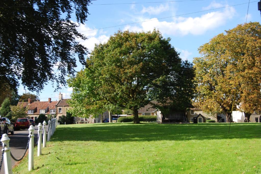 Fig Cottage, near Bradford on Avon and Bath - Tap to explore photos