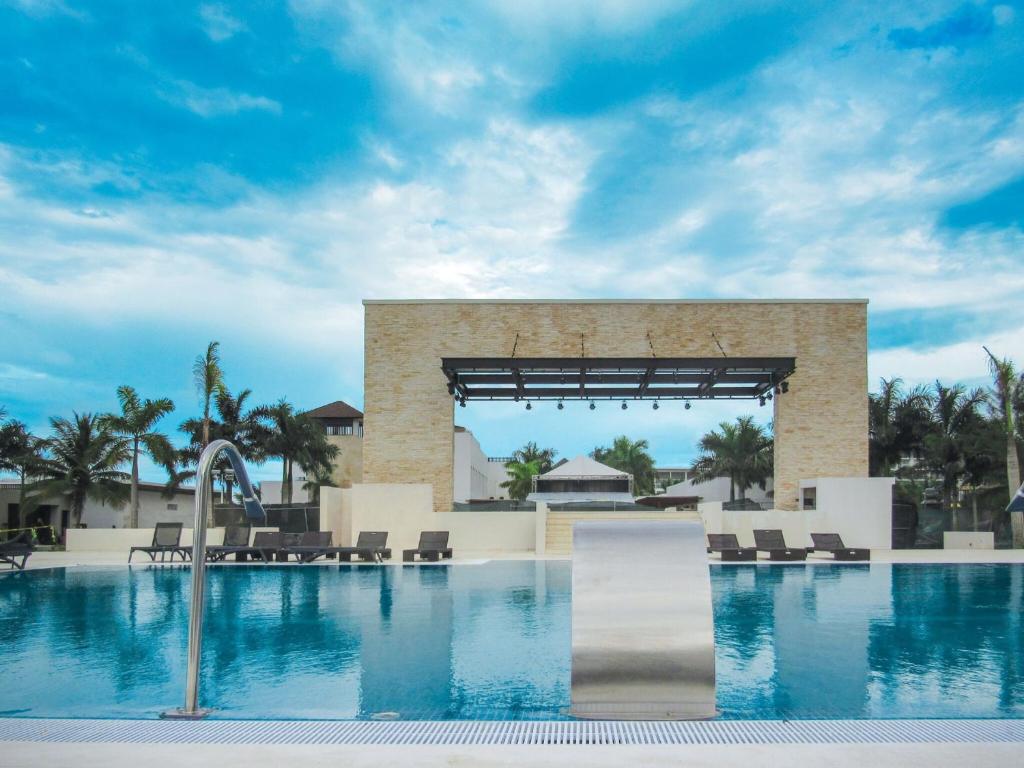 Royalton Blue Waters Montego Bay, An Autograph Collection All-Inclusive Resort photo 2