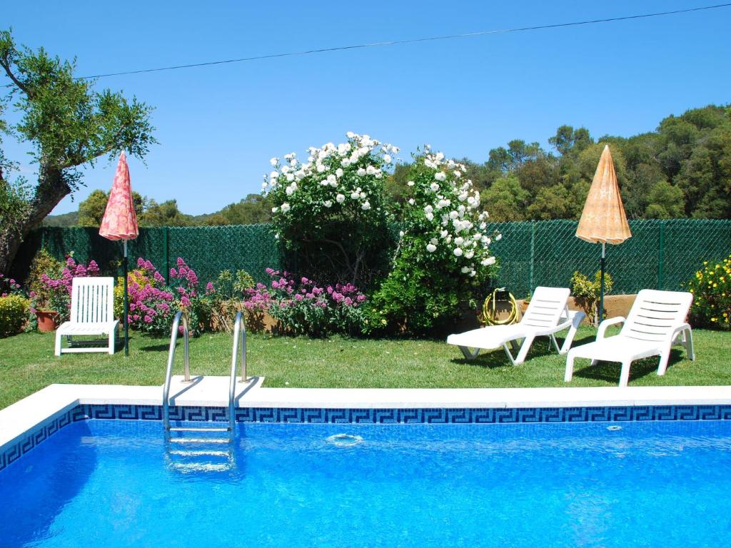 Beautiful Holiday Home in Esclanya with Swimming Pool