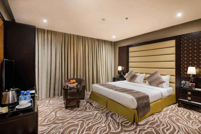 Naviti Warwick Al Khobar Room Type - Standard King Room