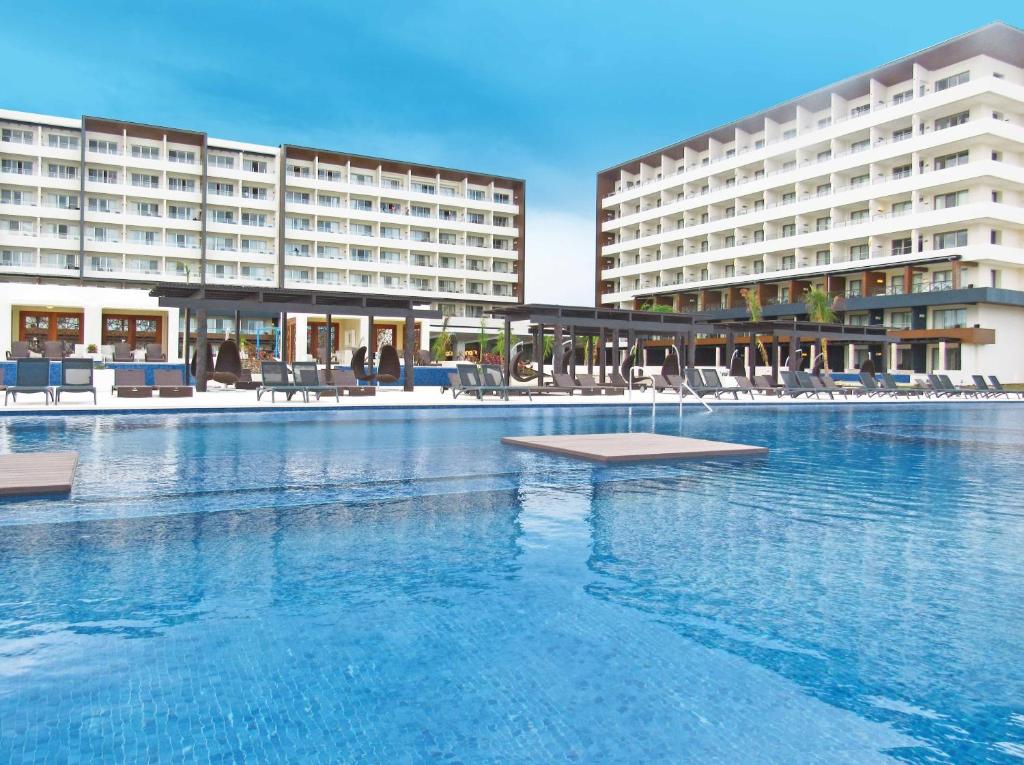 Royalton Blue Waters Montego Bay, An Autograph Collection All-Inclusive Resort photo 3