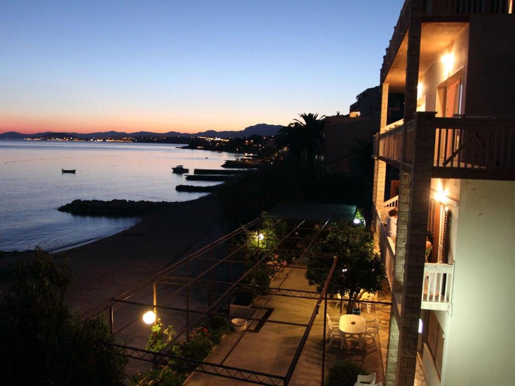Luxury Beach Apartment photo 4