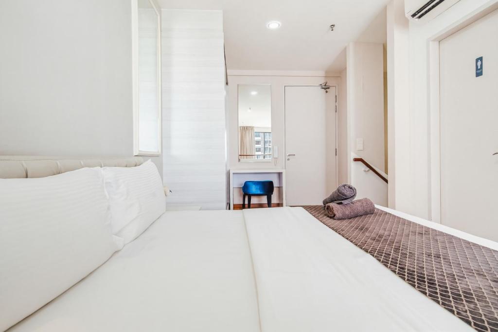 HostaHome Suites at I-City, Central Mall - Tap to explore photos