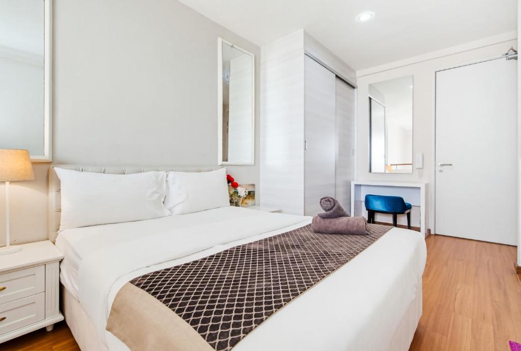 HostaHome Suites at I-City, Central Mall - Tap to explore photos