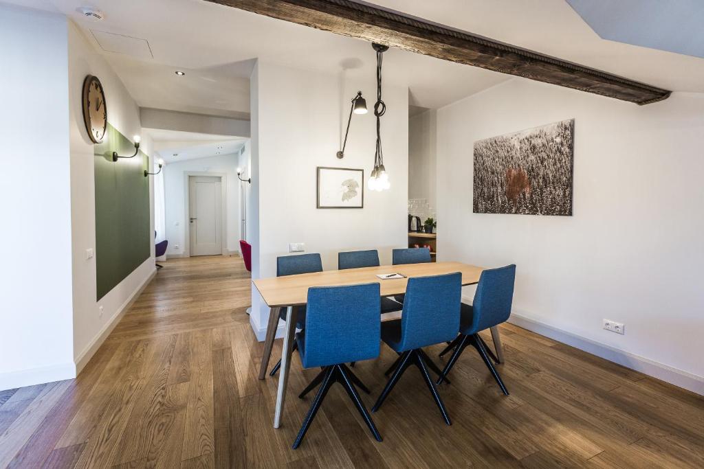Апартаменты (Апартаменты в пентхаусе с 2 спальнями и террасой), Riga Lux Apartments - Skolas