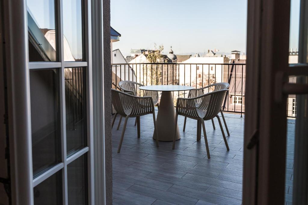 Апартаменты (Апартаменты в пентхаусе с 2 спальнями и террасой), Riga Lux Apartments - Skolas
