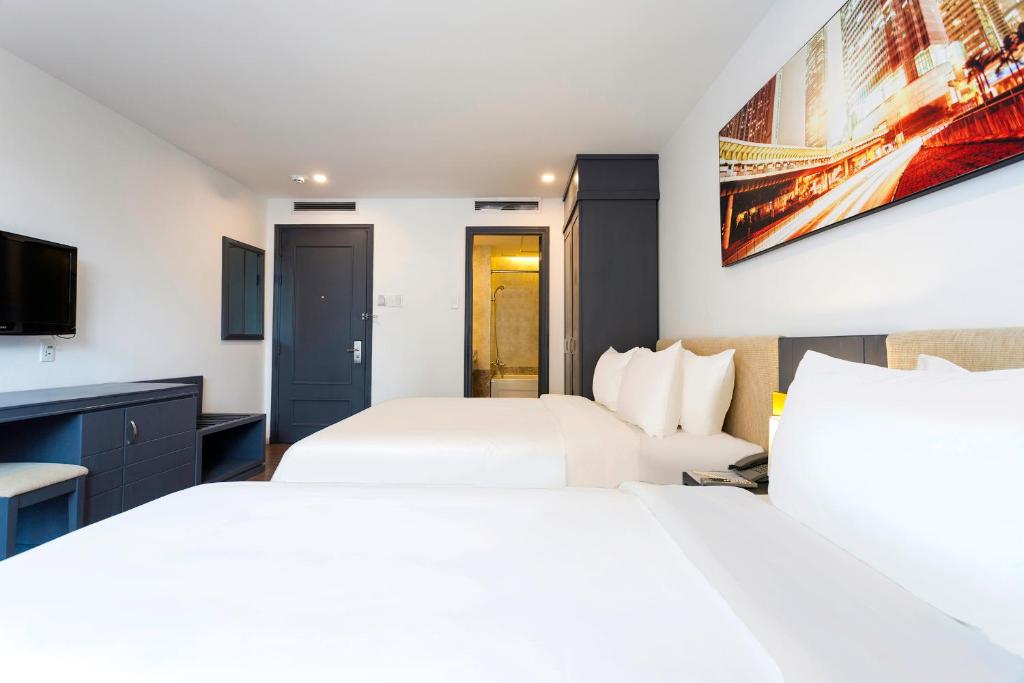 Семейный (Family Suite with City View and Pool Access), Cititel Central Saigon
