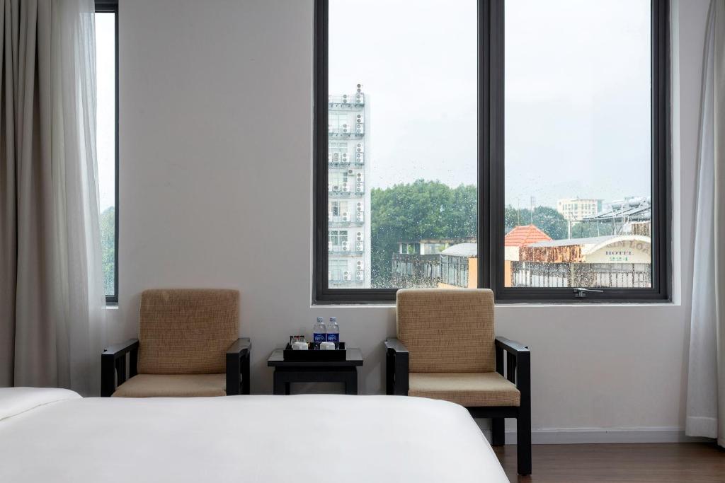 Двухместный (Deluxe Double Room with City View and Pool Access), Cititel Central Saigon
