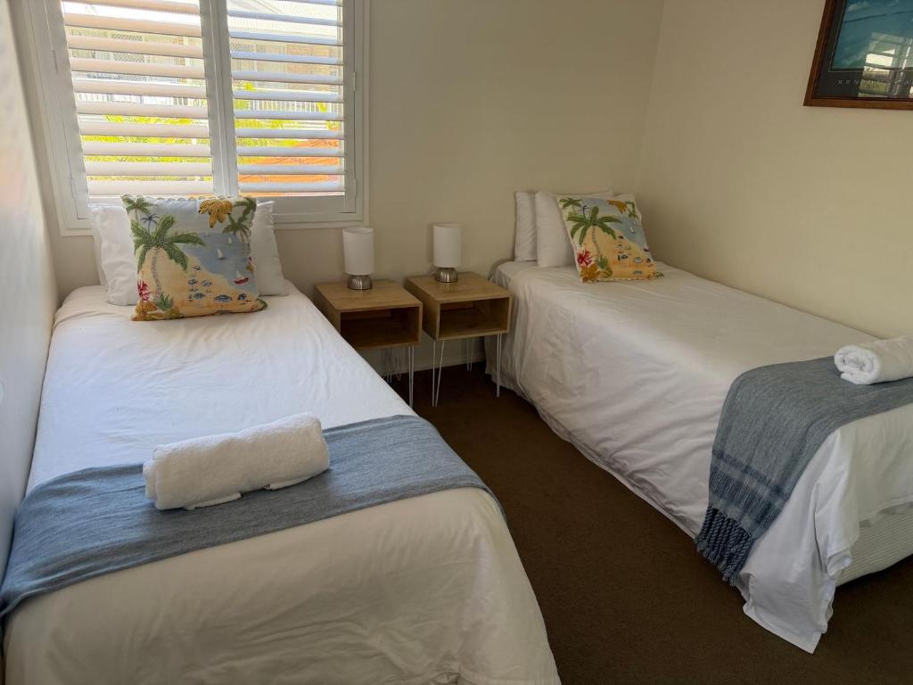 Tradewinds 4 - beachside 3 BR townhouse - Tap to explore photos