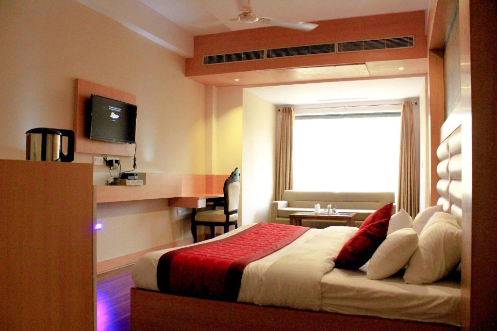 Трехместный (Трехместный номер «Премиум»), The Asian Suites-Huda City Centre